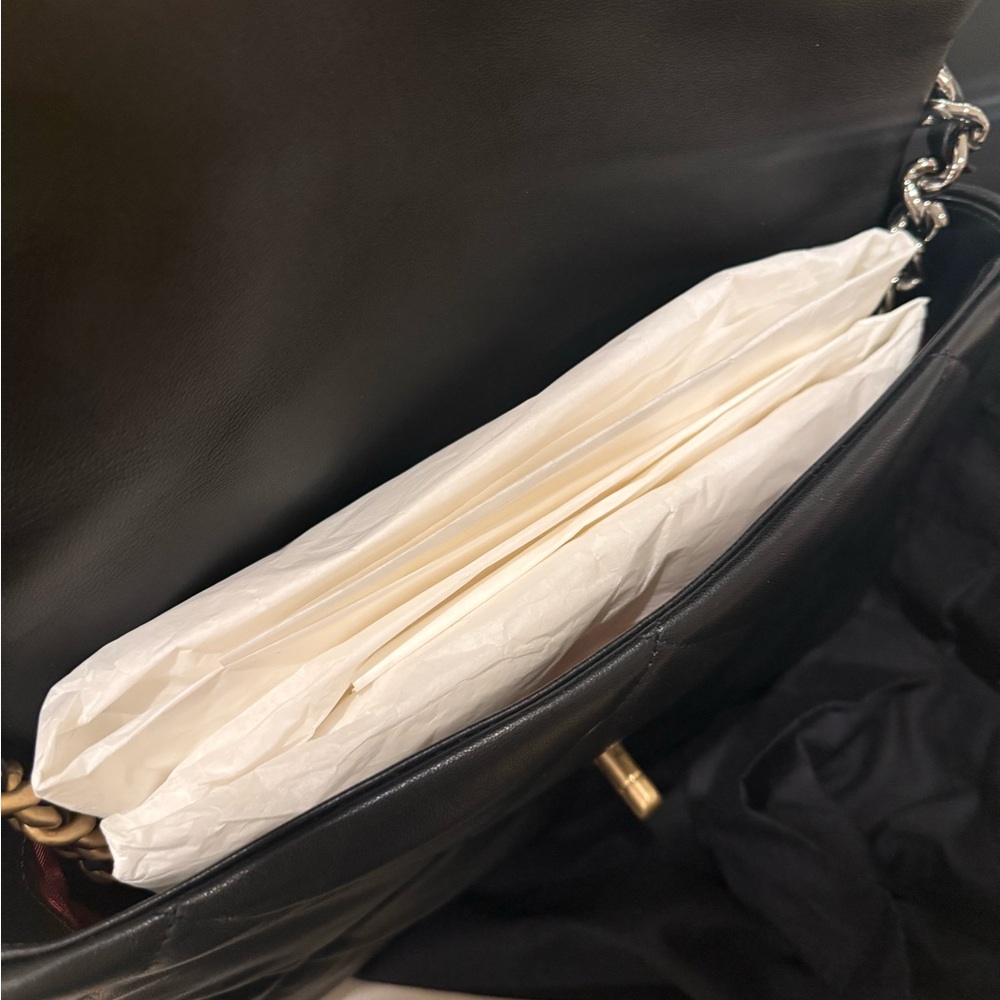 Chanel 19 black new in box and dust bag - Picture 7 of 13